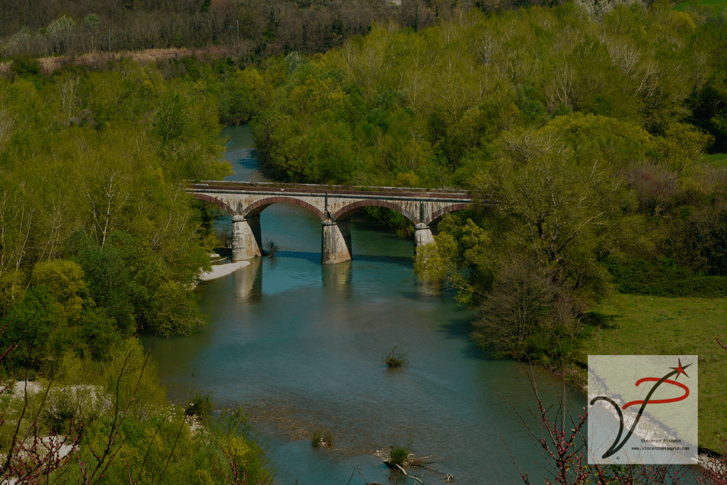 Ponte ferroviatio sul fiume Tanagro, Petina (SA).